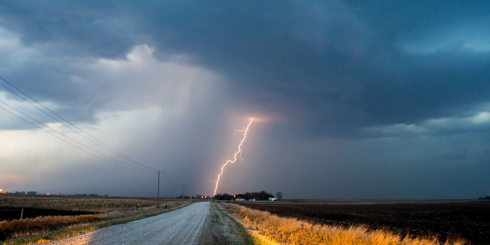 What are the main risks the world is facing in 2022?